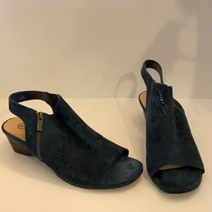 Bella Vita Blue Leather Open Toe Suede Shoes Size 6.5